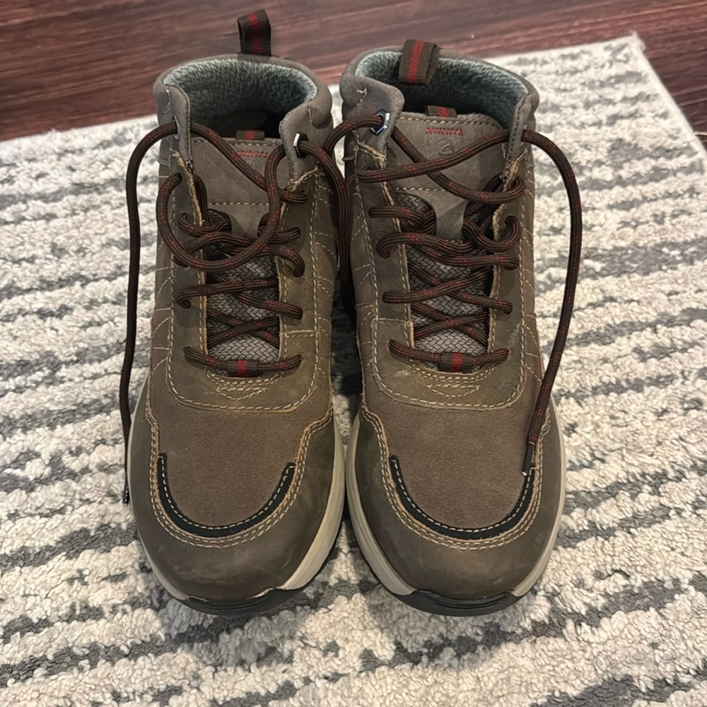 Clark’s mid rise boots, Men’s size 7.5, brand new
